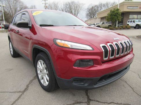Used 2017 Jeep Cherokee Sport w/ Cold Weather Group image 9
