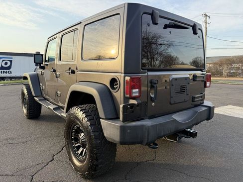 Used 2018 Jeep Wrangler Unlimited Sport S image 11