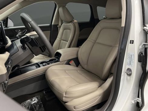 Used 2023 Lincoln Corsair AWD image 4