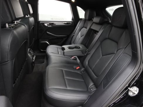 Used 2023 Porsche Macan image 12