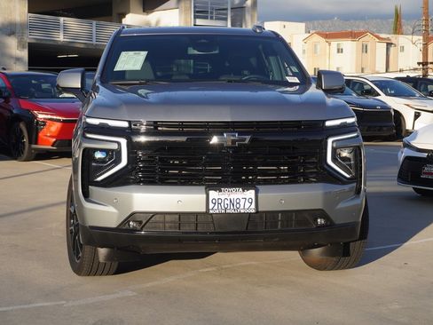 Used 2025 Chevrolet Suburban RST image 2