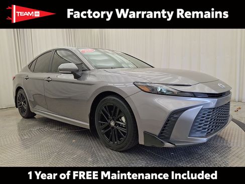 Used 2025 Toyota Camry SE w/ Convenience Package FWD image 1