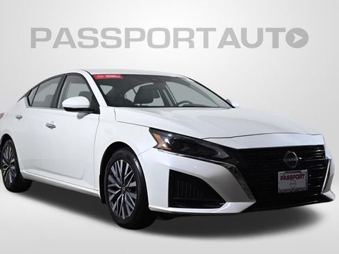 Certified 2023 Nissan Altima 2.5 SV FWD image 4