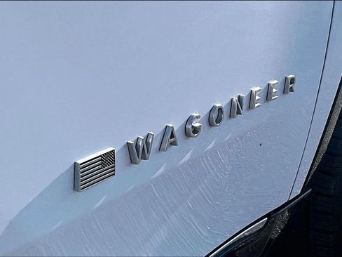 Used 2023 Jeep Wagoneer 4WD w/ HD Trailer Tow Package image 11