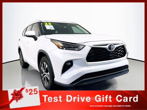 Used 2023 Toyota Highlander XLE FWD image 1