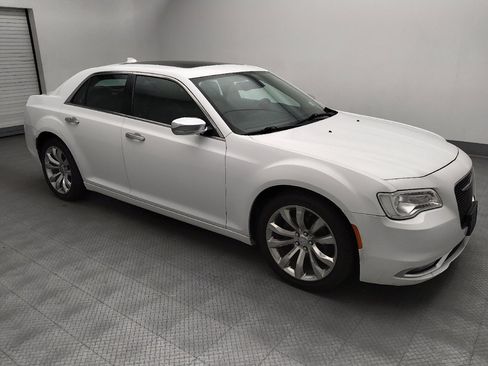 Used 2020 Chrysler 300 Limited RWD image 11