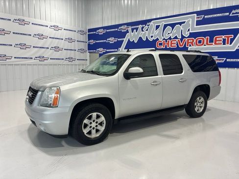 Used 2010 GMC Yukon XL SLT w/ SLT-2 Equipment Package AWD/4WD image 3