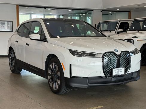 Used 2024 BMW iX xDrive50 w/ Premium Package AWD/4WD image 3