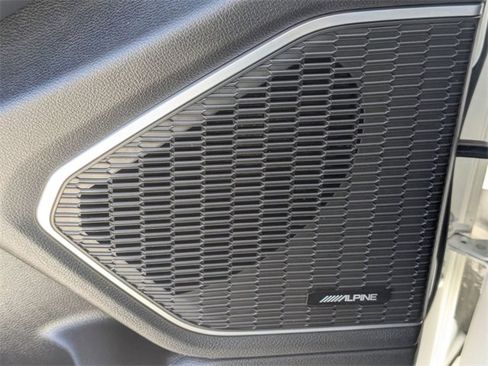 Used 2023 Jeep Grand Cherokee Limited w/ Black Appearance Package image 29