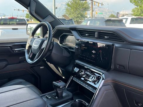 Certified 2023 GMC Sierra 1500 AT4 w/ Technology Package AWD/4WD image 18