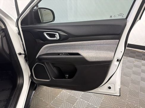 Used 2022 Jeep Compass Latitude FWD image 14