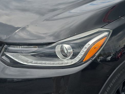 Used 2020 Chevrolet Trax LT w/ Sun & Sound Package AWD/4WD image 32
