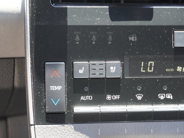 Used 2020 Toyota Avalon Limited w/ Advanced Safety Package FWD image 28