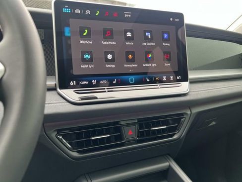 New 2026 Volkswagen Tiguan SE FWD image 18