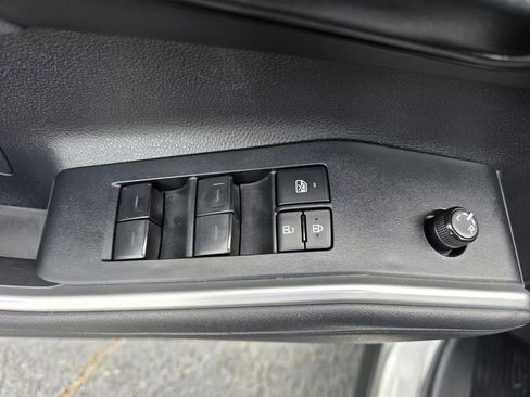 Used 2024 Toyota Highlander LE AWD/4WD image 13