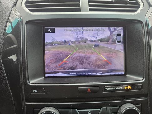 Used 2016 Ford Explorer XLT w/ Equipment Group 202A AWD/4WD image 18