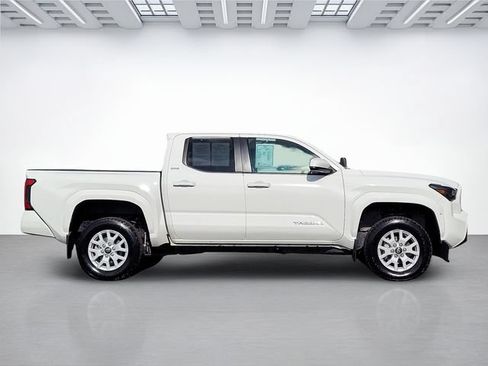 Used 2024 Toyota Tacoma SR5 AWD/4WD image 3