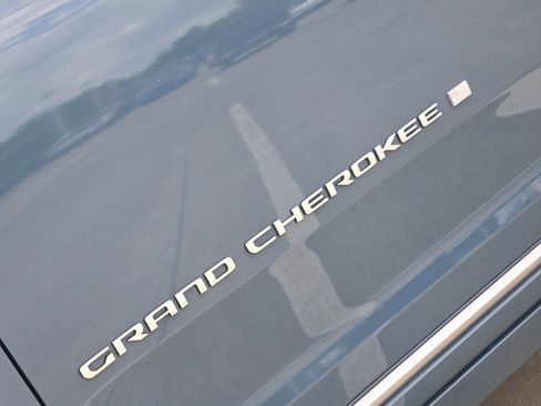 New 2026 Jeep Grand Cherokee Summit AWD/4WD image 9