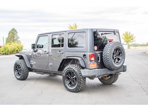 Used 2018 Jeep Wrangler Unlimited Sport S AWD/4WD image 6