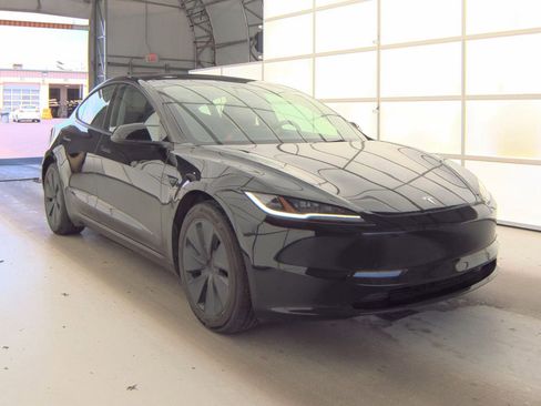 Used 2024 Tesla Model 3 Standard Range RWD image 3