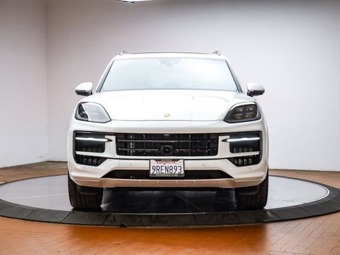 Used 2025 Porsche Cayenne image 13