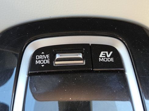 Used 2024 Toyota Corolla SE image 4