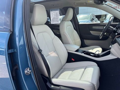 Certified 2023 Volvo XC40 B5 Plus w/ Driver Assist Package AWD/4WD image 18