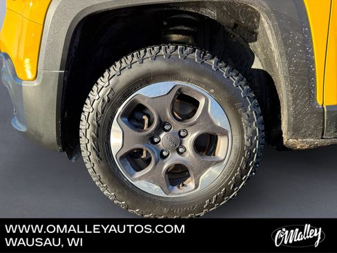 Used 2016 Jeep Renegade Sport w/ Power & Air Group image 9