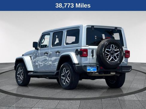 Used 2024 Jeep Wrangler Unlimited Sahara AWD/4WD image 8