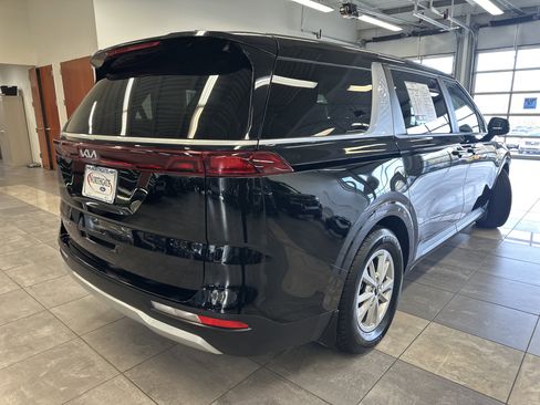 Used 2022 Kia Carnival LX image 12