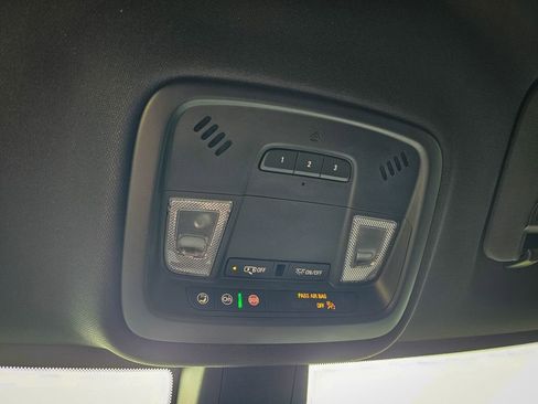 Used 2023 Chevrolet Traverse LT AWD/4WD image 28