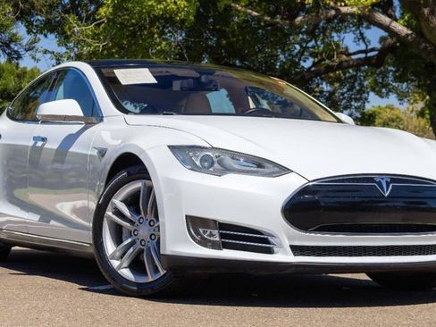 Used 2012 Tesla Model S Signature Performance image 11