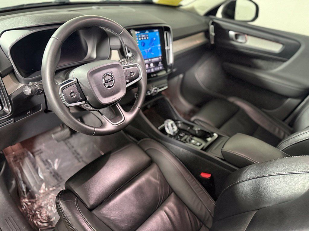 Used 2024 Volvo XC40 B5 Plus w/ Protection Package Premier AWD/4WD image 18