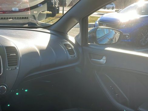 Used 2017 Kia Forte LX image 21