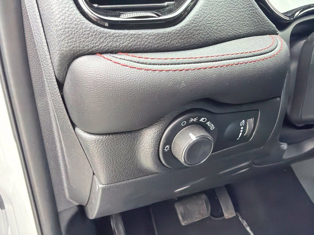 Used 2025 Dodge Durango GT AWD/4WD image 17