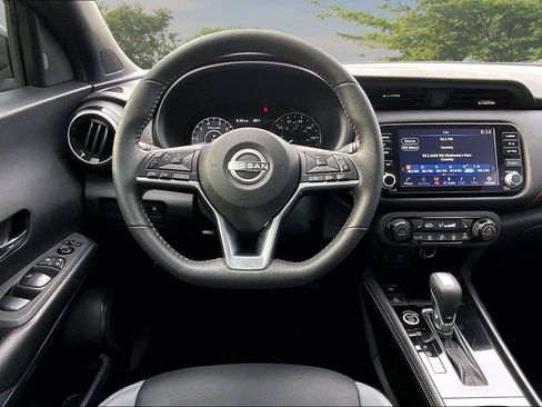 Used 2024 Nissan Kicks SR w/ SR Premium Package FWD image 8