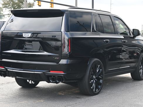 Used 2025 Cadillac Escalade V w/ LPO, ONYX Package image 12