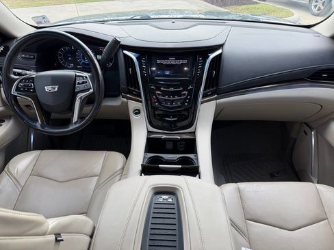 Used 2019 Cadillac Escalade Premium Luxury image 20