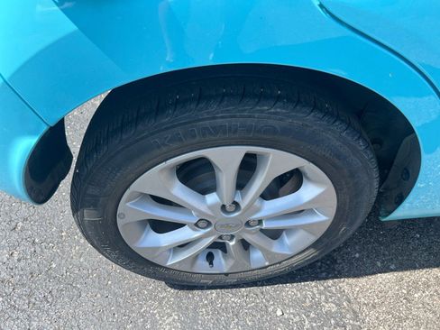 Used 2021 Chevrolet Spark LT image 22