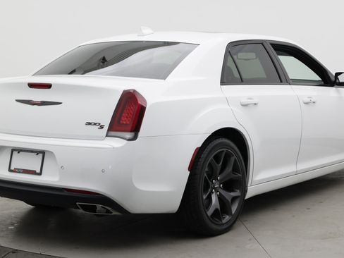 Used 2022 Chrysler 300 S RWD image 10