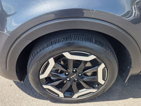 Used 2024 Kia Telluride EX AWD/4WD image 11