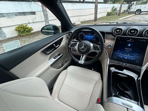 Used 2024 Mercedes-Benz GLC 300 4MATIC image 9
