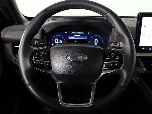 Used 2025 Ford Explorer Platinum w/ Ultimate Package AWD/4WD image 28