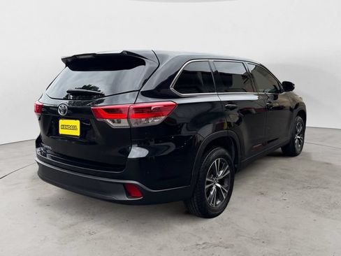 Used 2019 Toyota Highlander LE FWD image 5