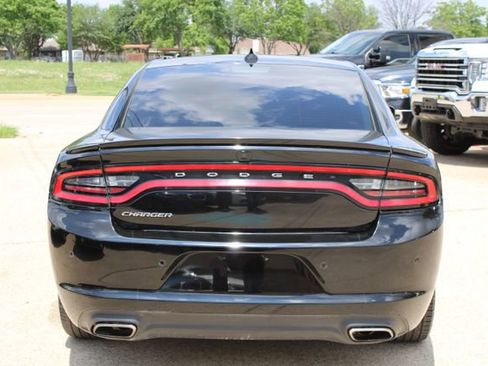 Used 2020 Dodge Charger SXT w/ Plus Group RWD image 4