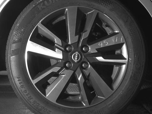 Used 2025 Nissan Versa SV image 15