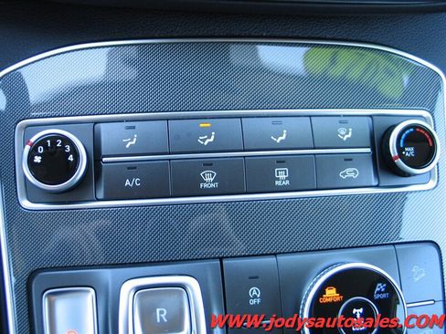 Used 2023 Hyundai Santa Fe SE AWD/4WD image 16
