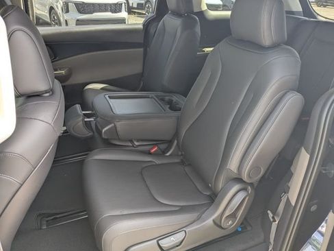 New 2026 Kia Carnival FWD image 11