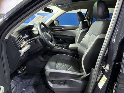 Used 2024 Volkswagen Atlas Peak Edition SEL AWD/4WD image 25