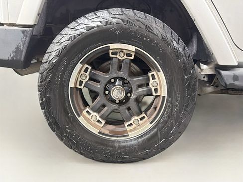 Used 2012 Jeep Wrangler Unlimited Sahara w/ Connectivity Group AWD/4WD image 31